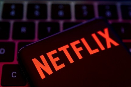 Saham Netflix Melonjak 9 Persen Usai Mundur dari Perebutan Akuisisi Warner Bros