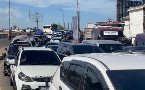 Jelang Lebaran, Jalur Arteri Menuju Pelabuhan Merak Sempat Macet Panjang