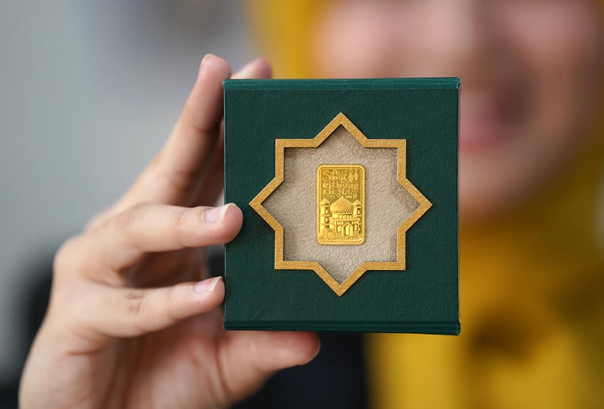 Mendekati Lebaran 2026, Harga Emas Hari Ini Ambles Rp53 Ribu per Gram
